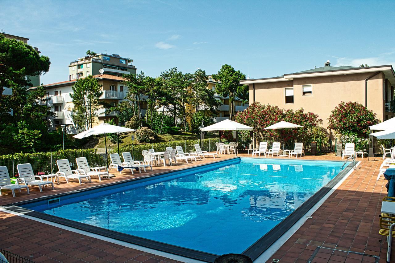 Hotel Eden Lignano Sabbiadoro Exterior foto